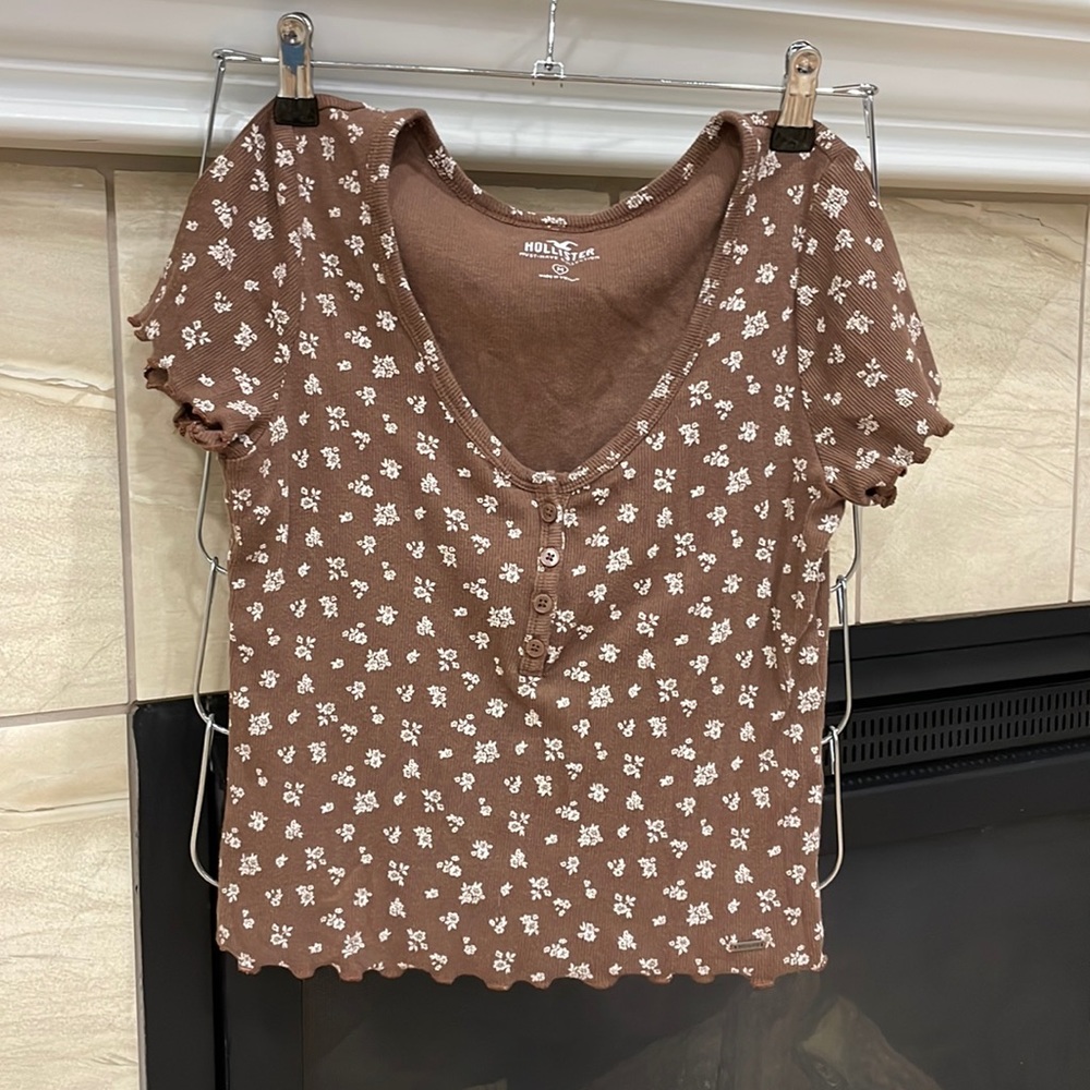 Brown Hollister “must have collection” crop top, size medium